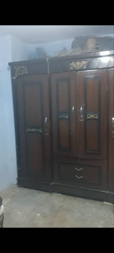 used almari 3 door need polish & change locks only