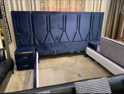 Bed with side tables and without dressing table