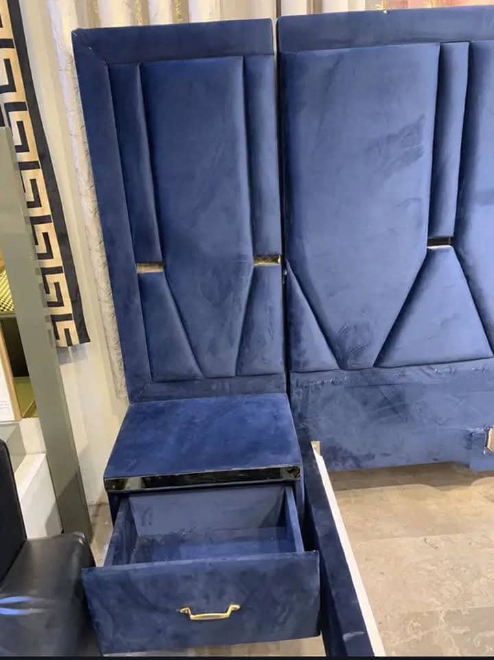 Bed with side tables and without dressing table 1