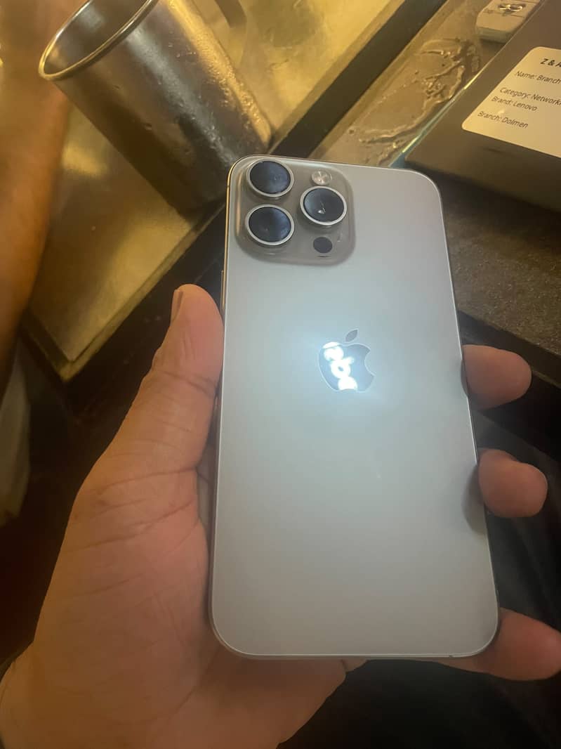 Apple iPhone 15 Pro Max 4