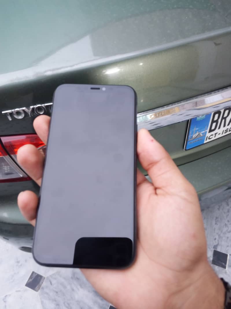 Apple iPhone 11 Pro 4