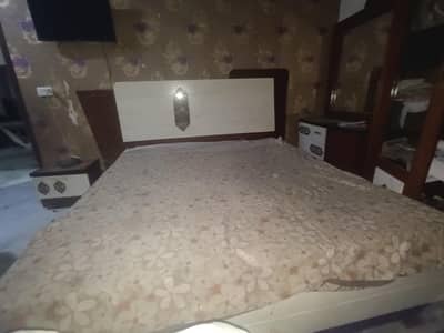 Akhrot Wood Complete Bedroom Set For Sale