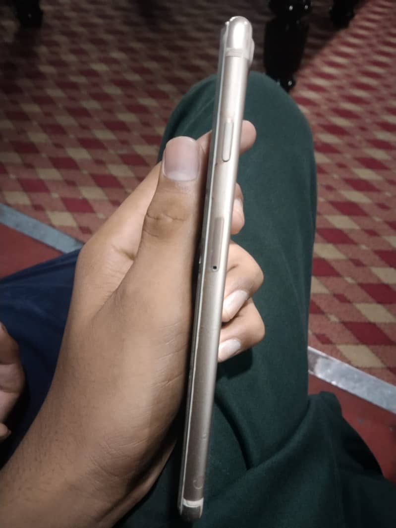 Apple iPhone 7 Plus 1