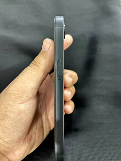 Apple iPhone 16e