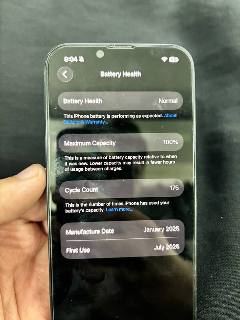 Apple iPhone 16e 4