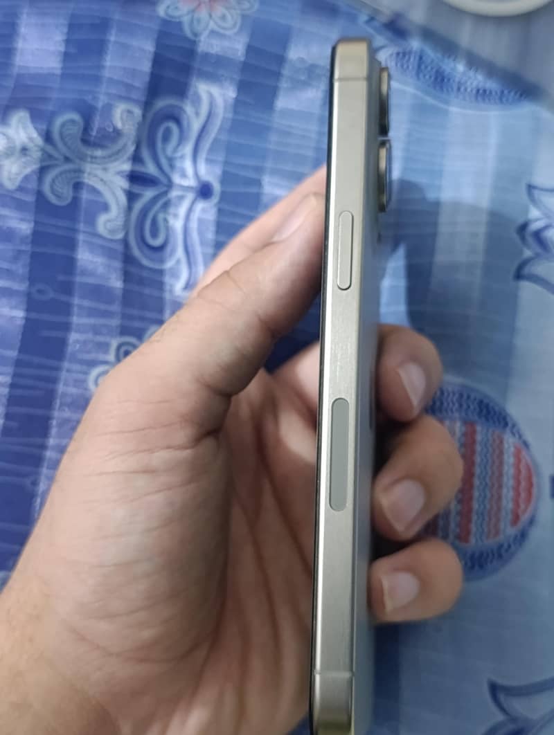 Apple iPhone 15 Pro Max 2