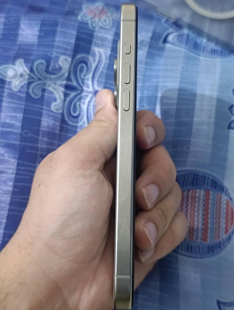 Apple iPhone 15 Pro Max 3