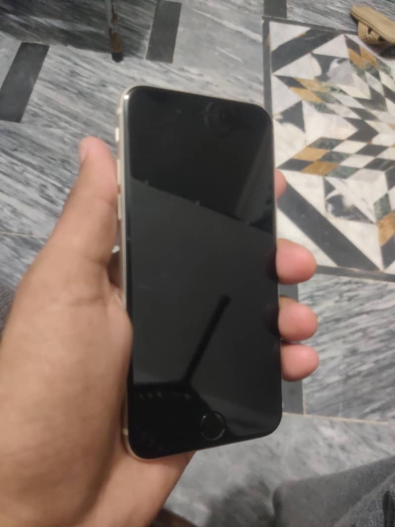 Apple iPhone SE 3 1