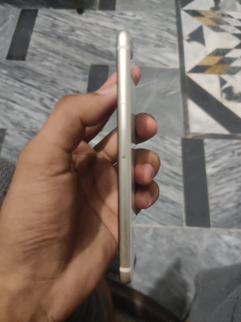 Apple iPhone SE 3 3