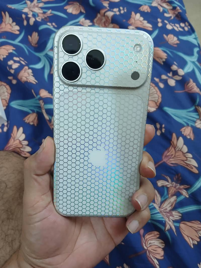Apple iPhone 17 Pro Max 1