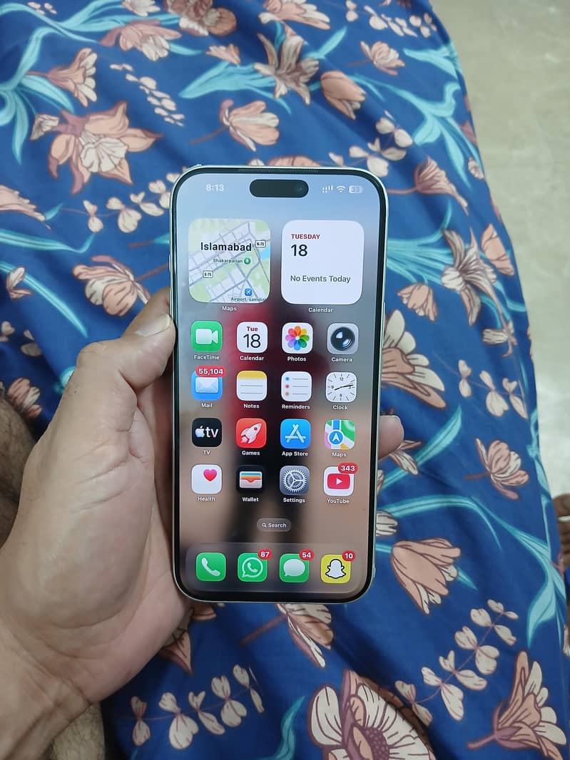 Apple iPhone 17 Pro Max 4