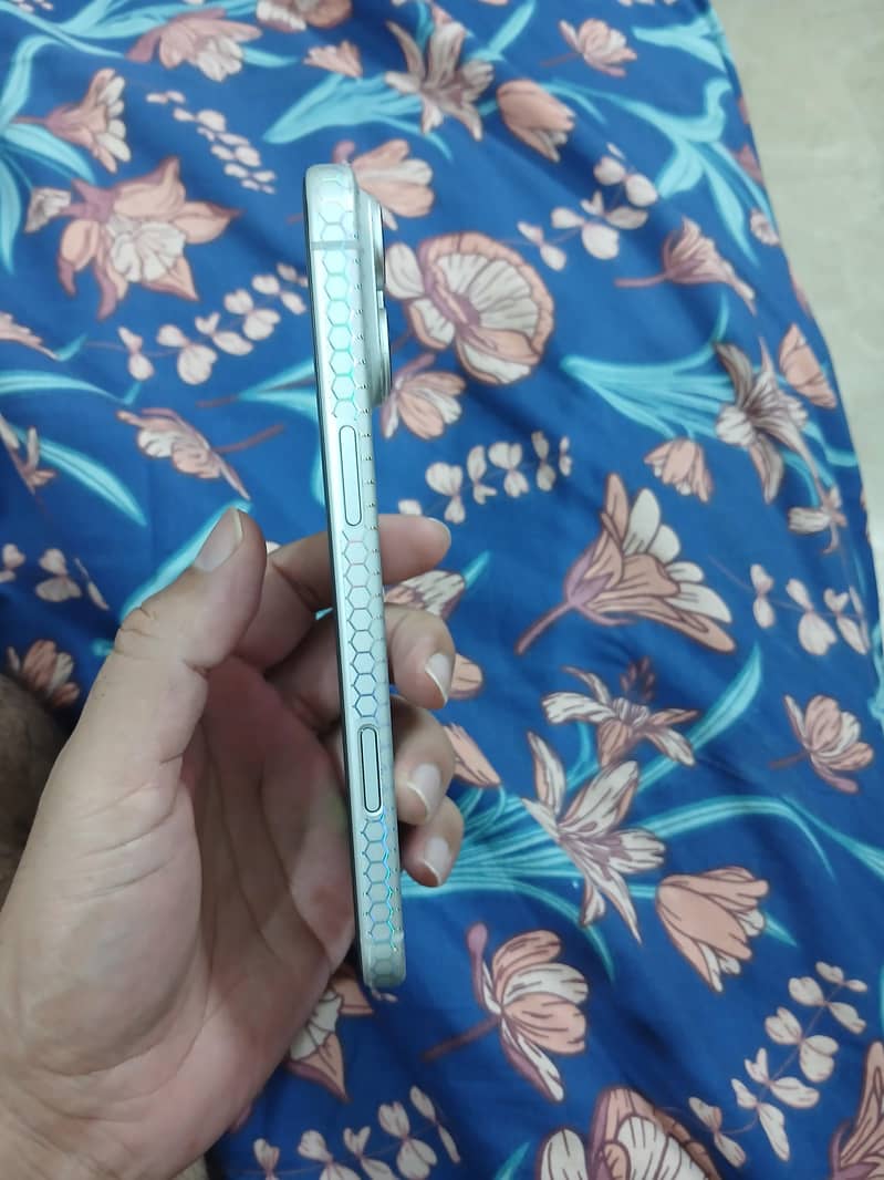 Apple iPhone 17 Pro Max 6