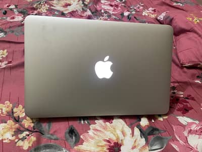 Macbook air 4gb ram 128 ssd with smooth window 11 experience