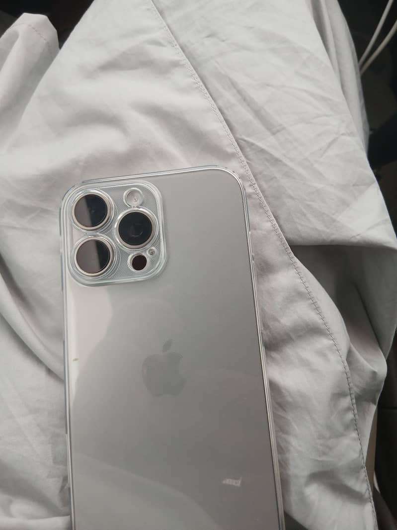 Apple iPhone 16 Pro Max 0