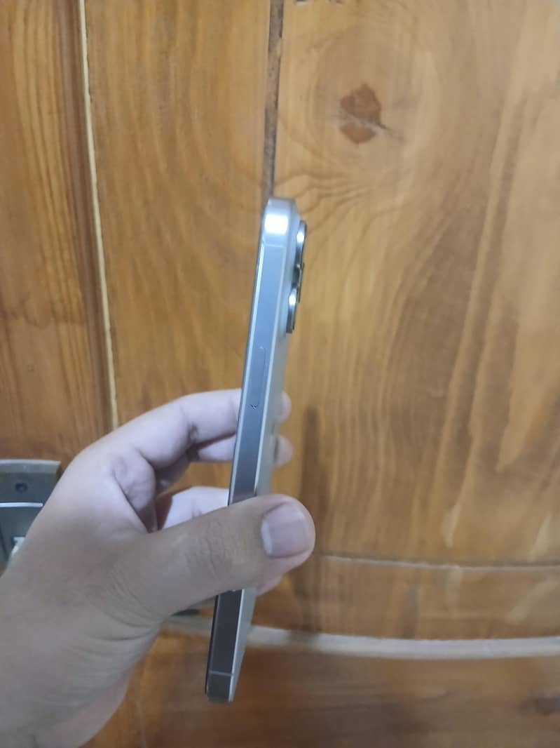 Apple iPhone 16 Pro Max 1