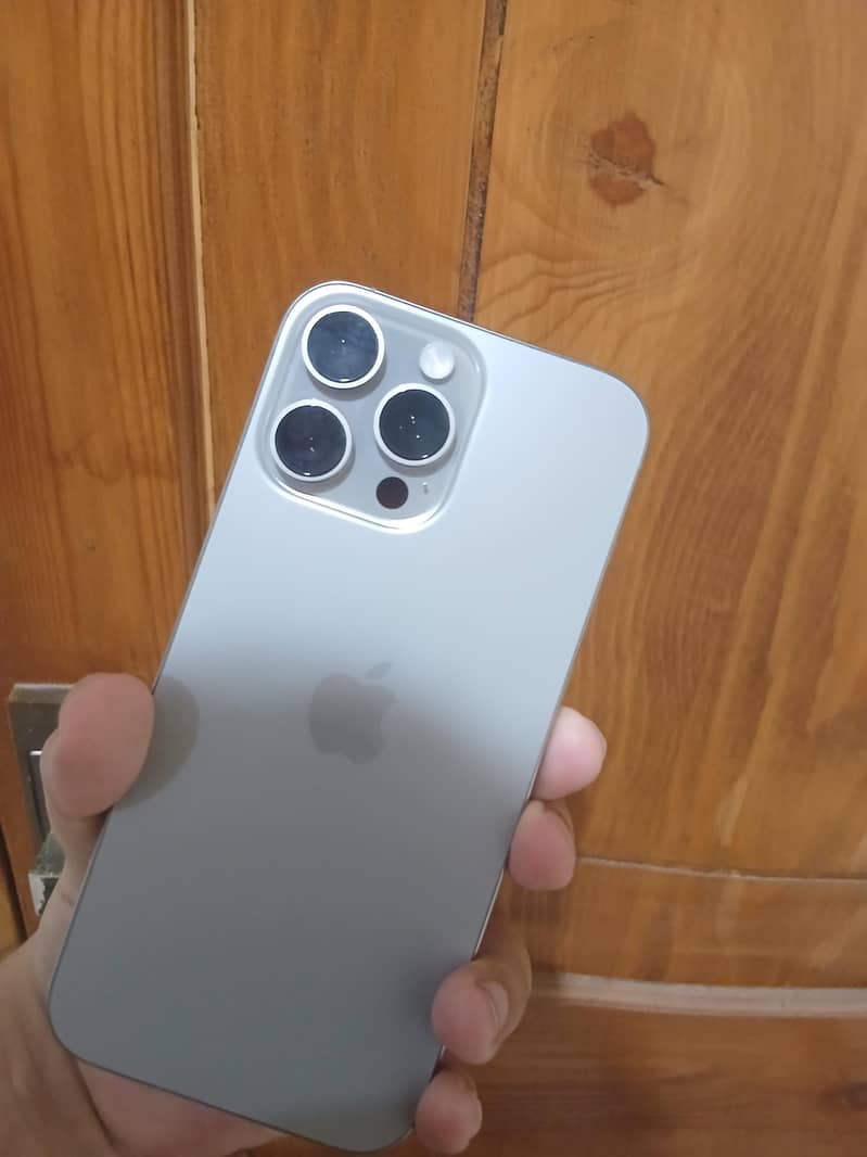 Apple iPhone 16 Pro Max 2