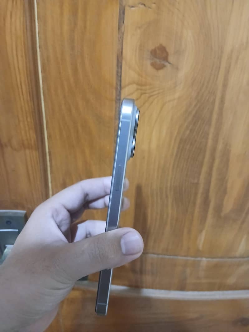 Apple iPhone 16 Pro Max 3