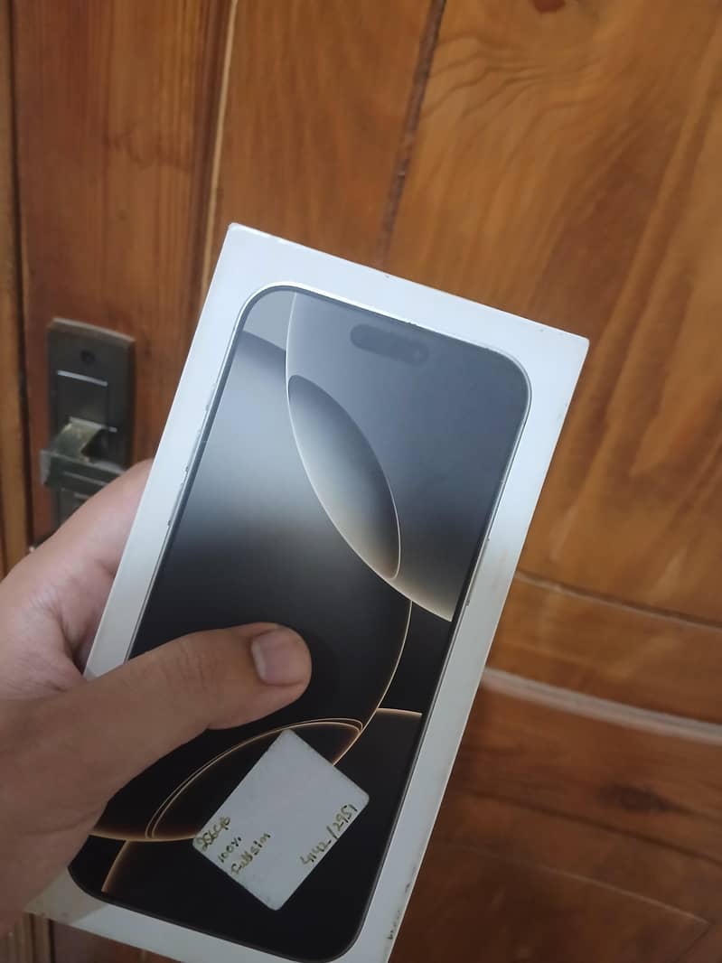 Apple iPhone 16 Pro Max 7