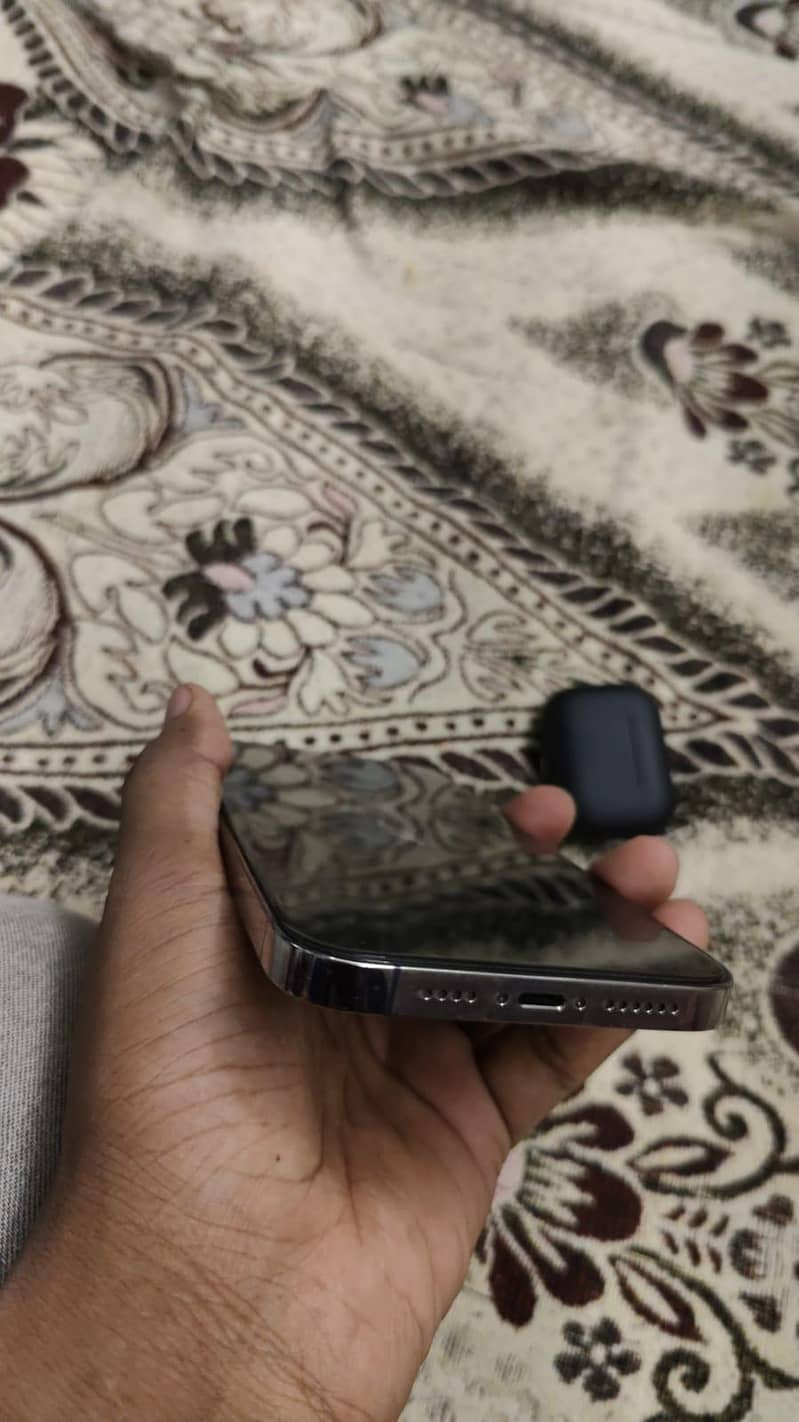 Apple iPhone 14 Pro Max 0