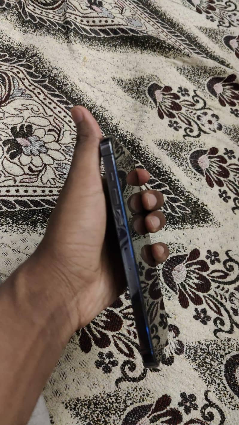 Apple iPhone 14 Pro Max 1