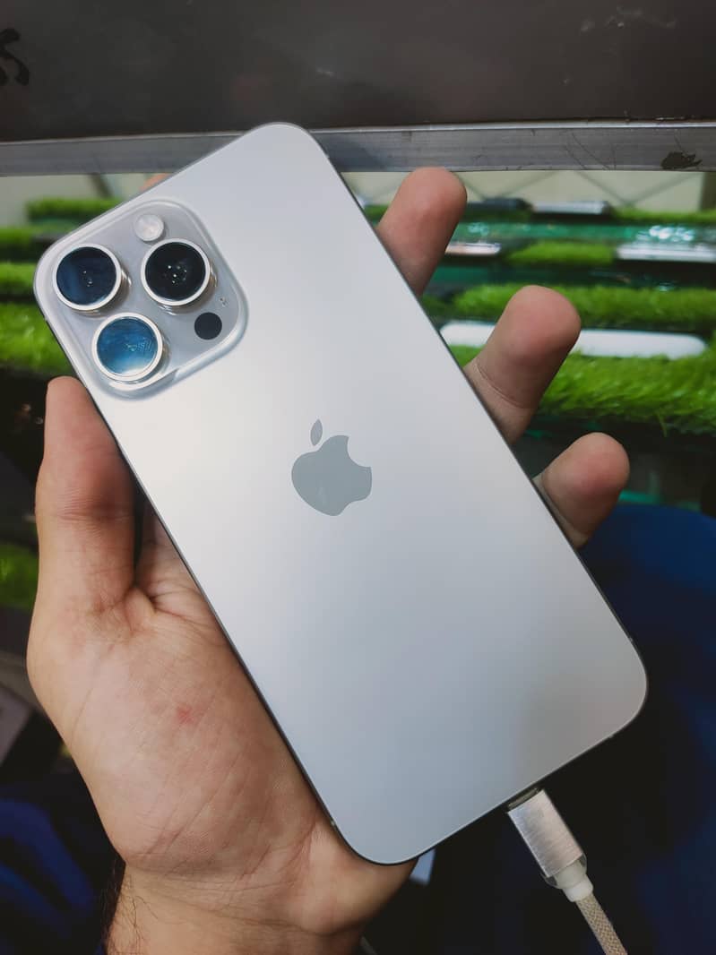 Apple iPhone 16 Pro Max 5