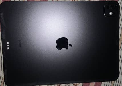 iPad pro m4 chip 256gb used with box and original accessories