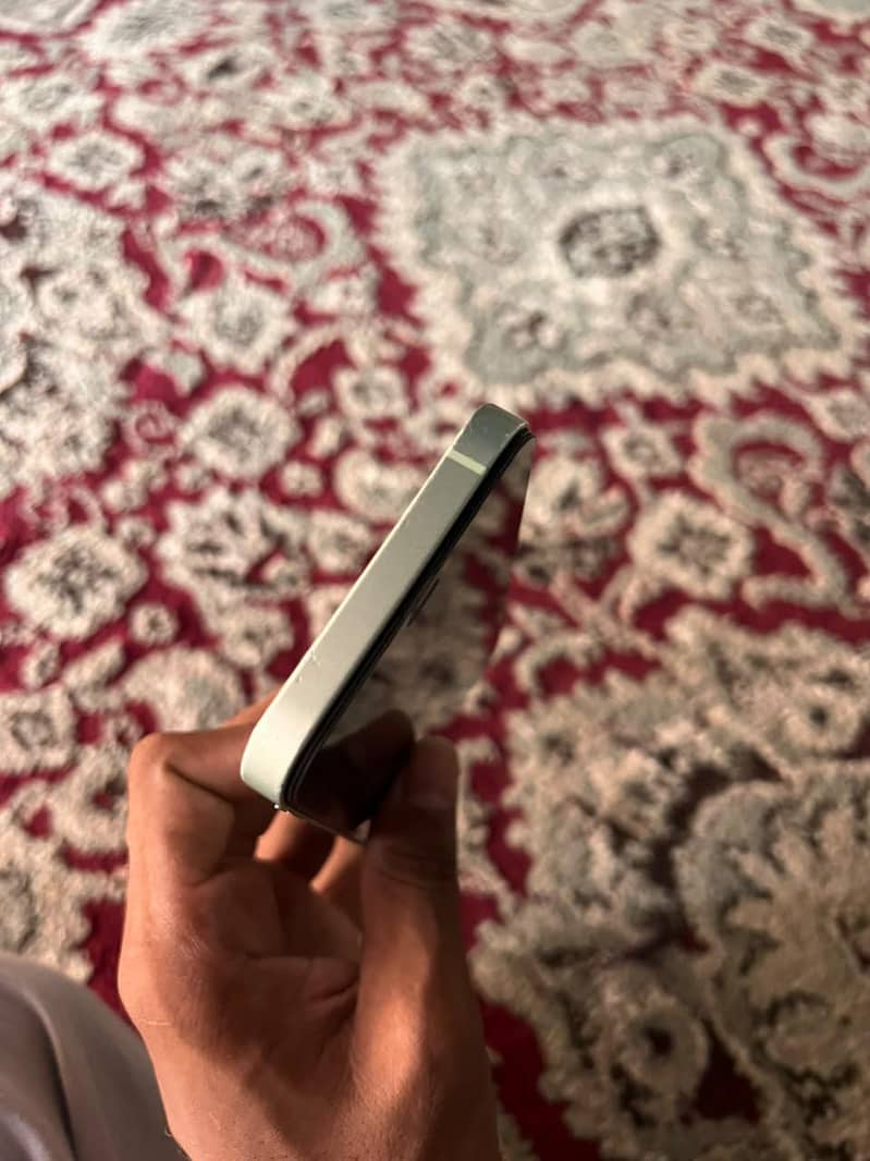 Apple iPhone 12 4