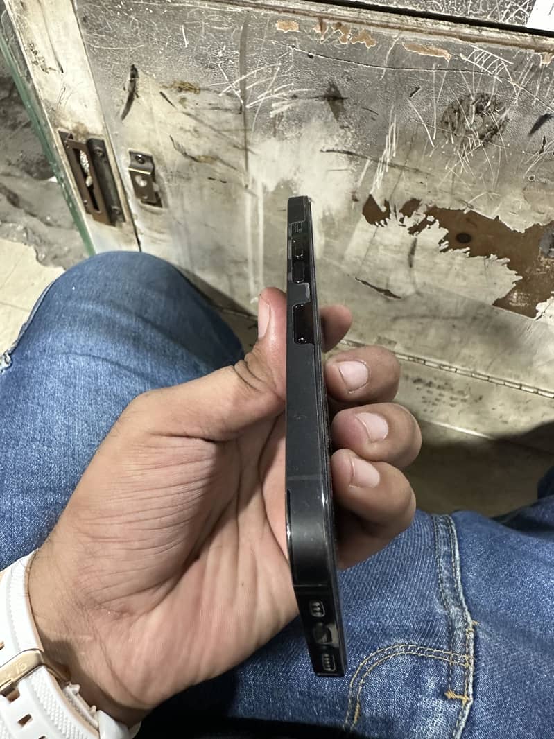 Apple iPhone 13 Pro 1