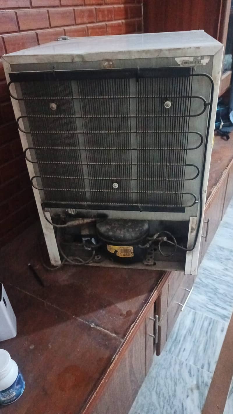Mini fridge 4