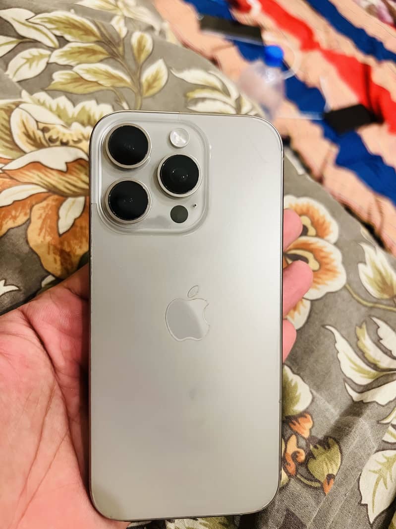 Apple iPhone 16 Pro 0