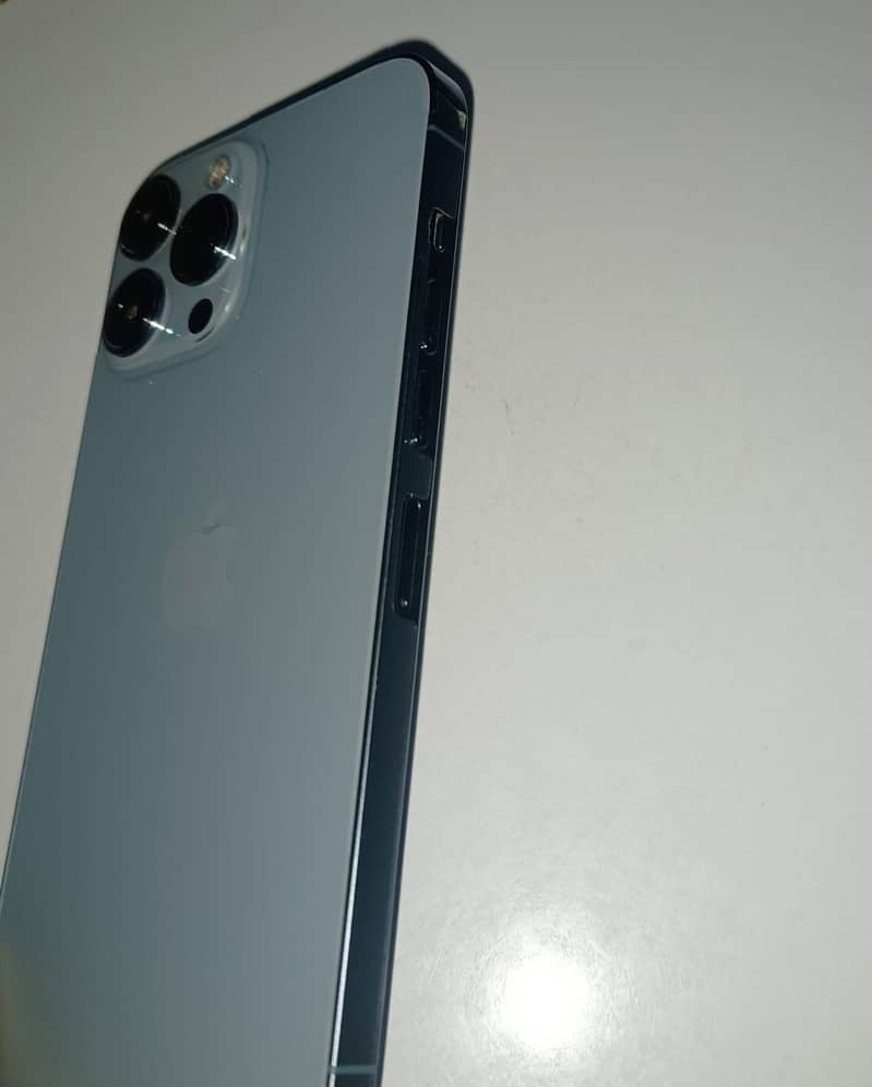 Apple iPhone 13 Pro Max 0