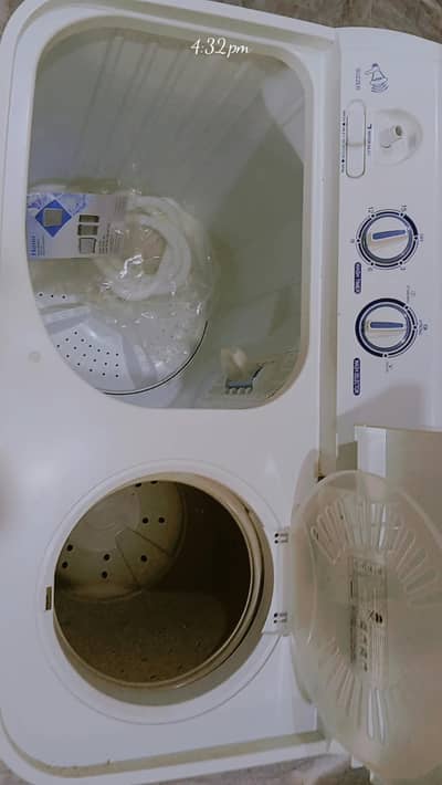 Brand New Haier 10kg twin tub washing machineHEM-100