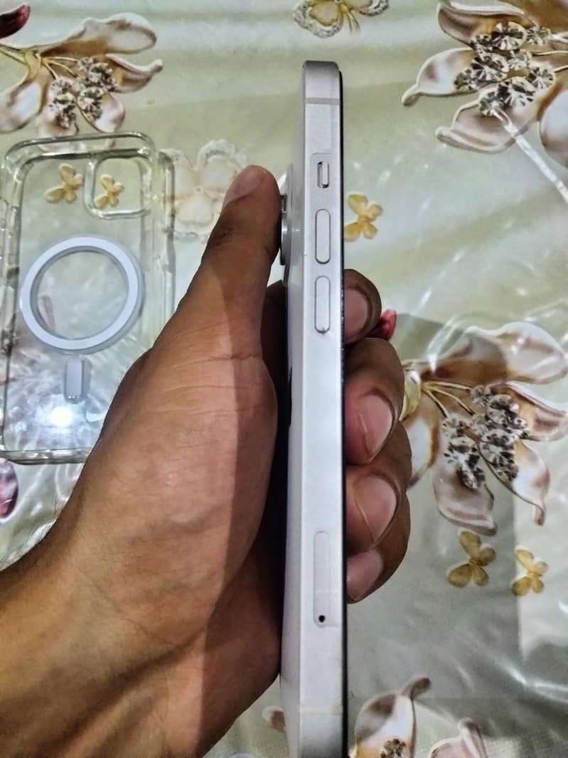 Apple iPhone 13 5