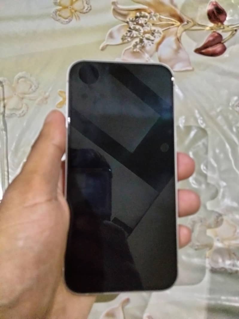 Apple iPhone 13 6