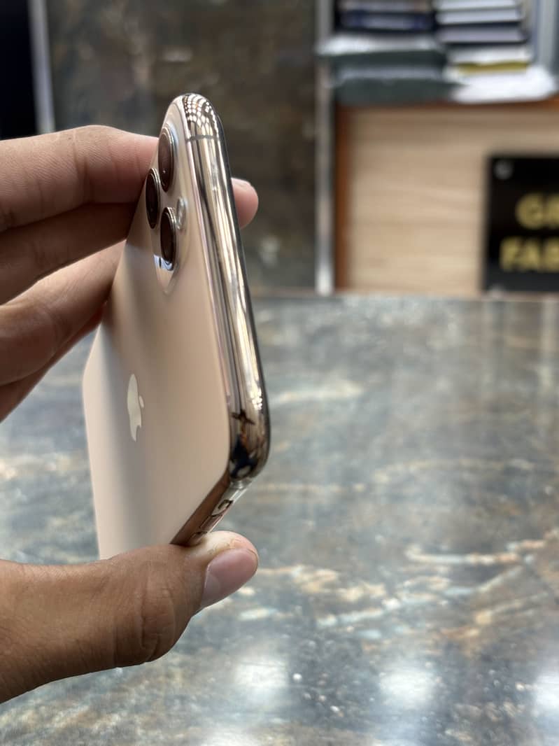 Apple iPhone 11 Pro Max 1
