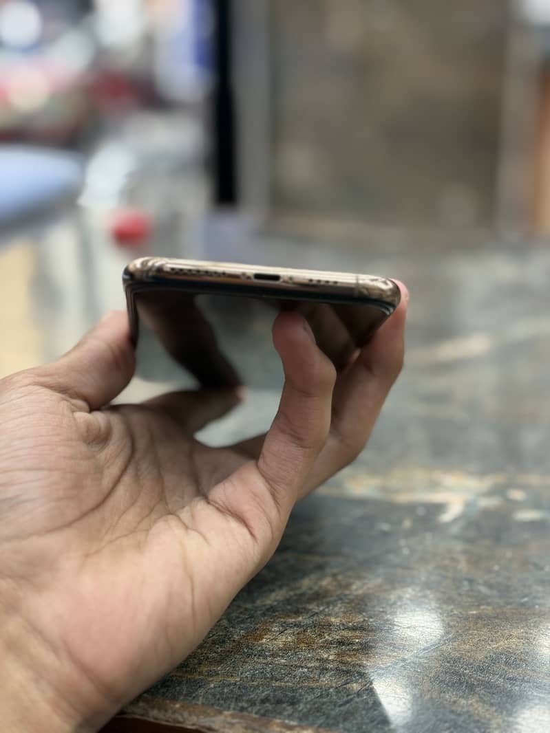 Apple iPhone 11 Pro Max 2