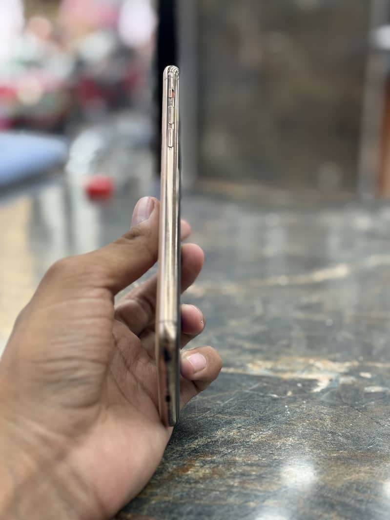 Apple iPhone 11 Pro Max 3