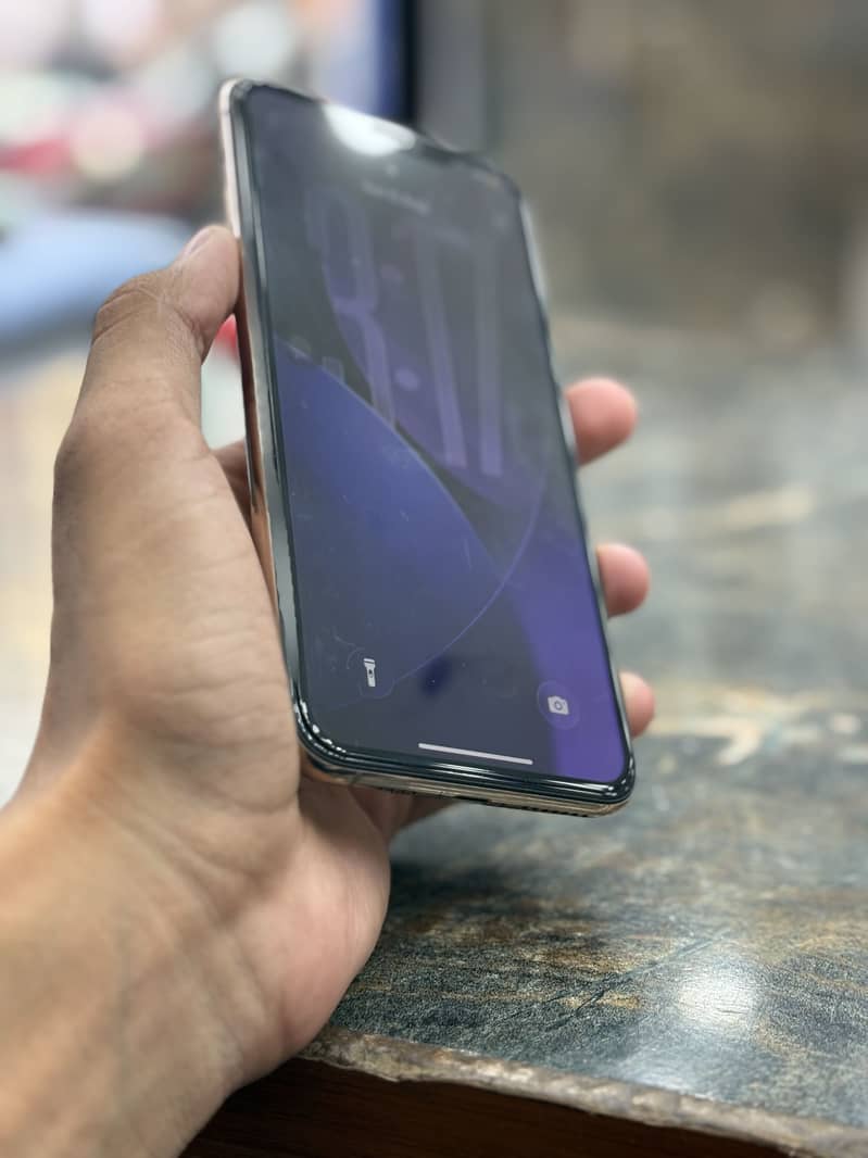 Apple iPhone 11 Pro Max 4