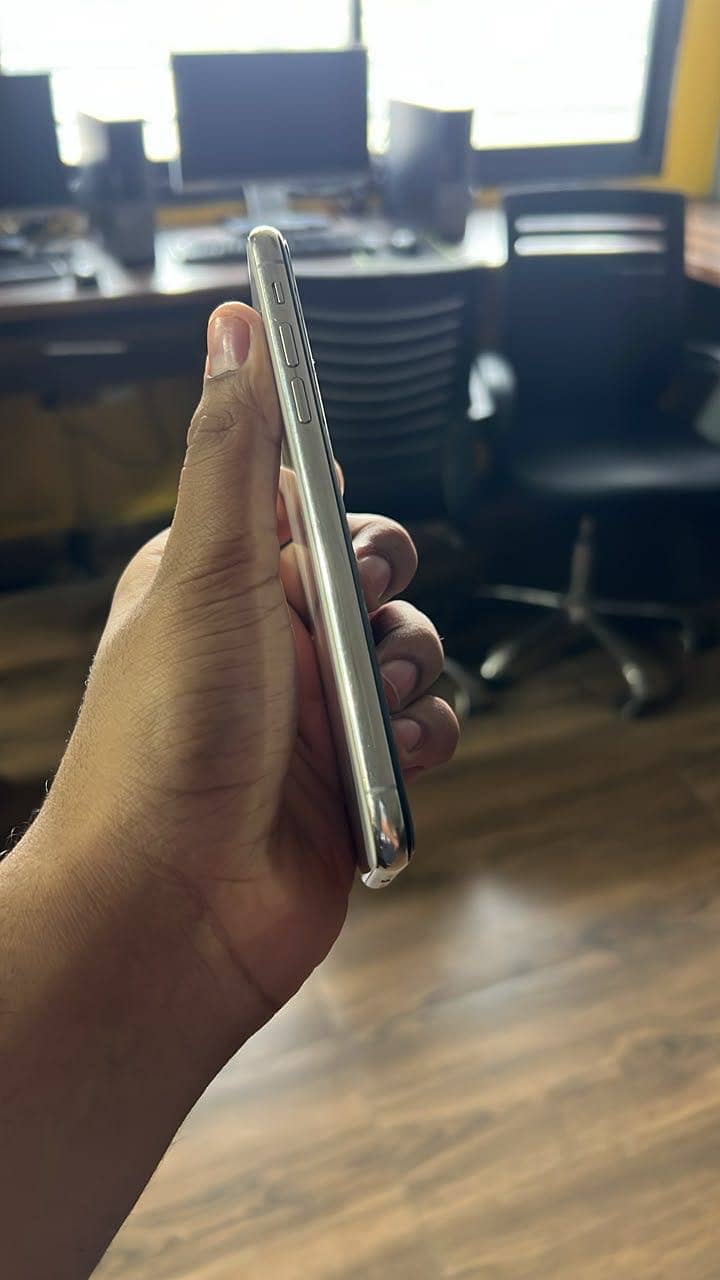 Apple iPhone XS 1