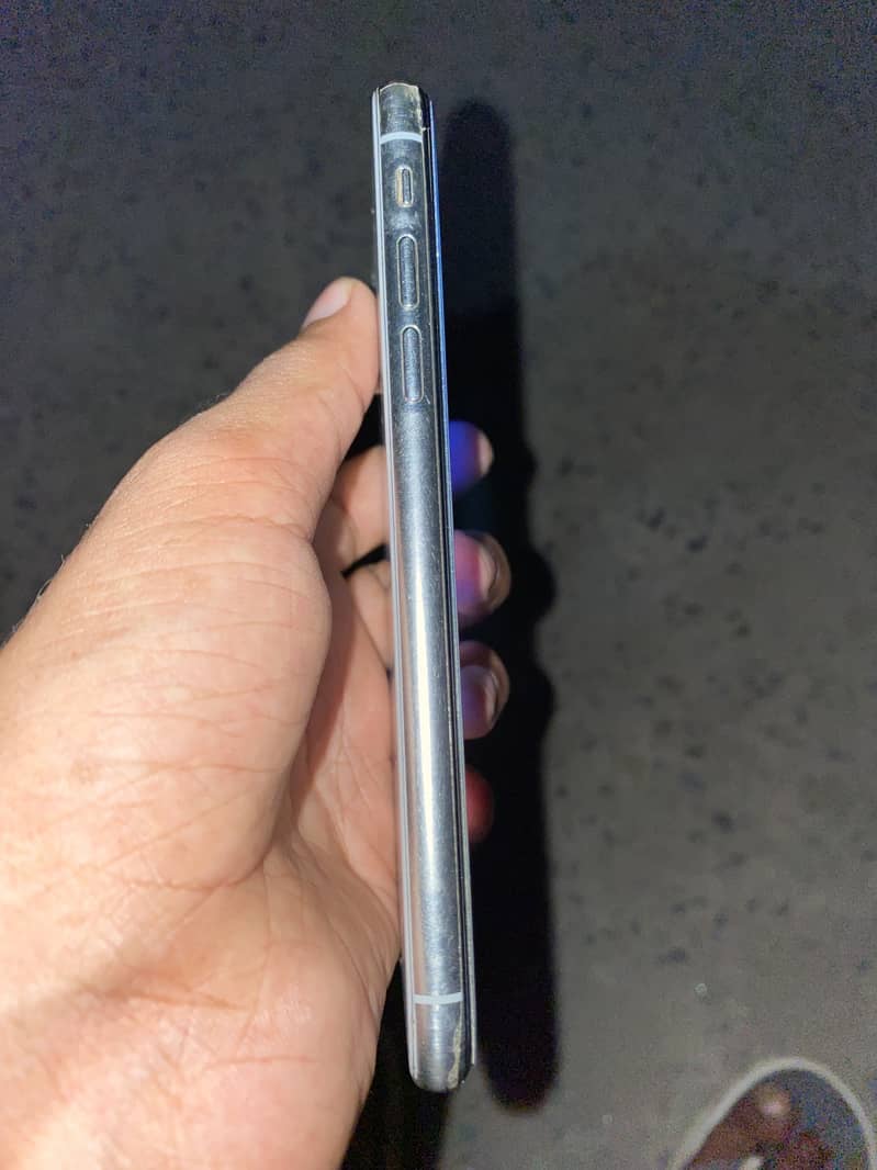 Apple iPhone X 3