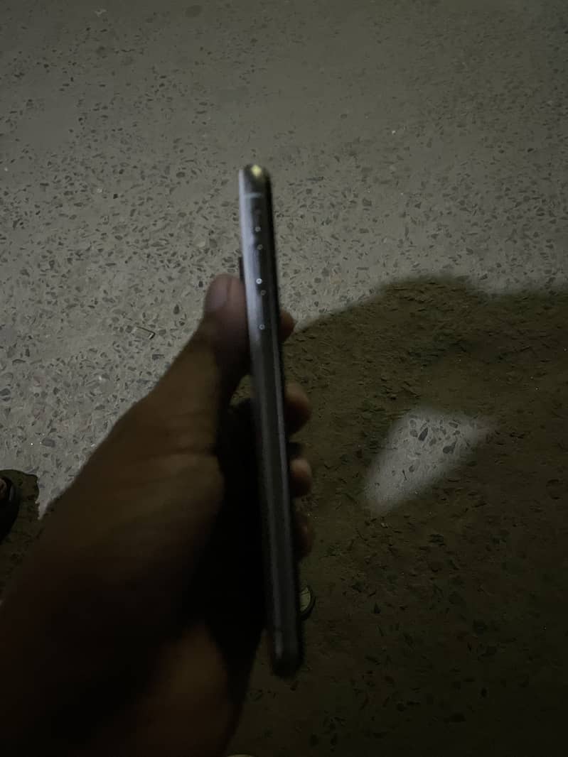 Apple iPhone X 4