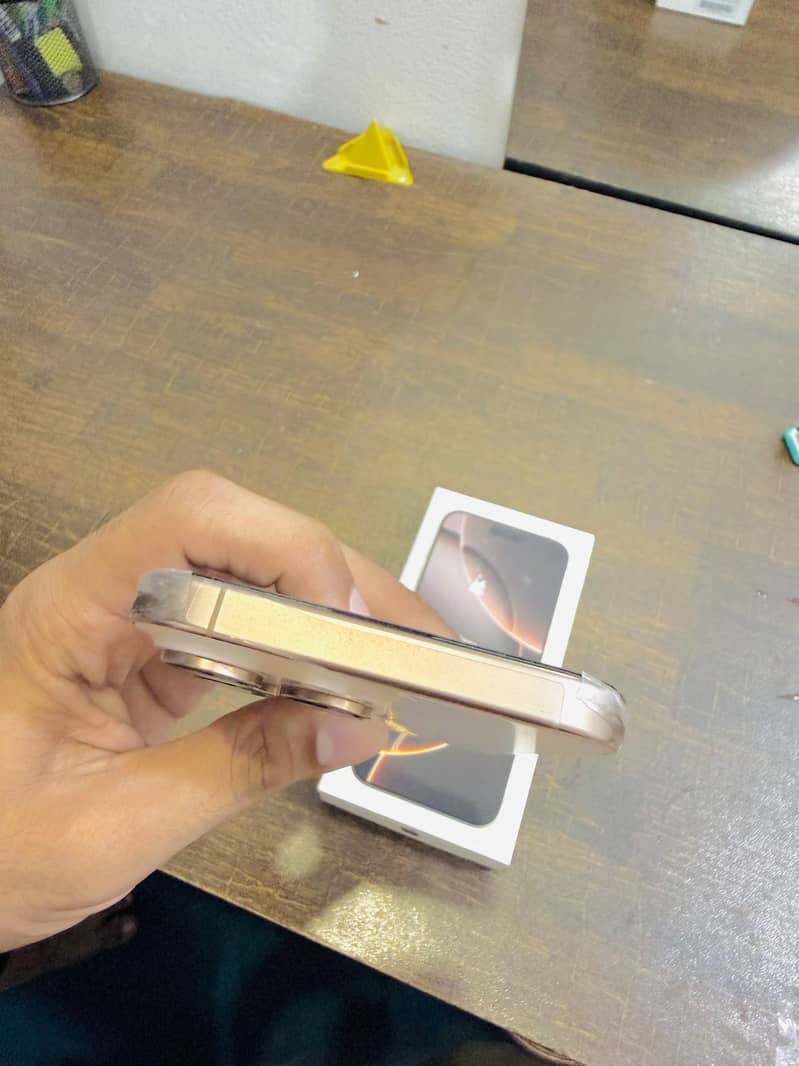 Apple iPhone 16 Pro Max 3
