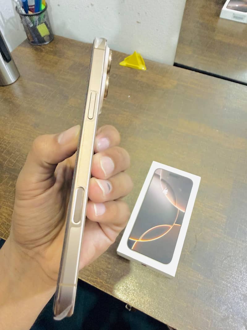 Apple iPhone 16 Pro Max 4