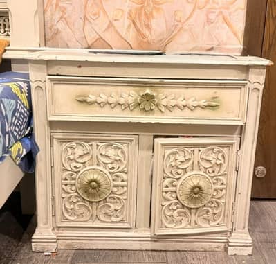 Solid Wood Carved Bed with 2 Matching Side Tables – Heavy Build