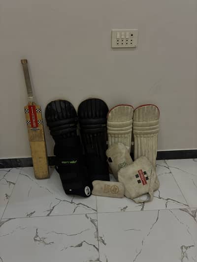 Bohot achi kit ha 2 pads of pair with hard ball bat and 2 thigh etc