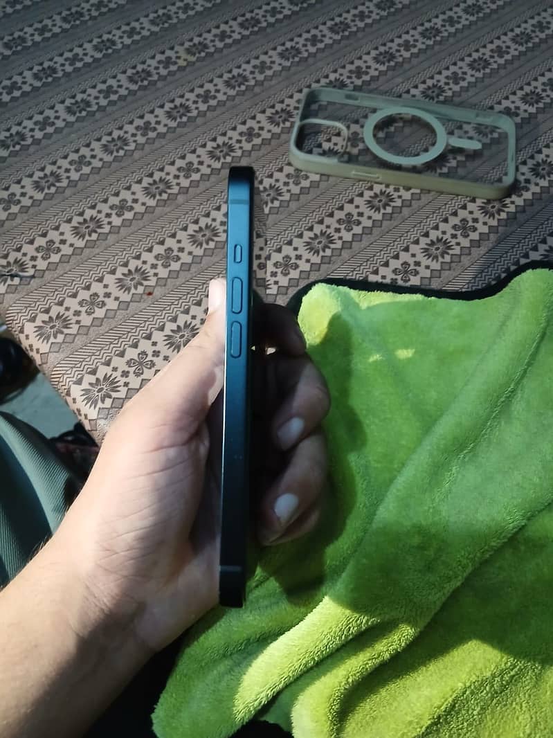 Apple iPhone 14 2