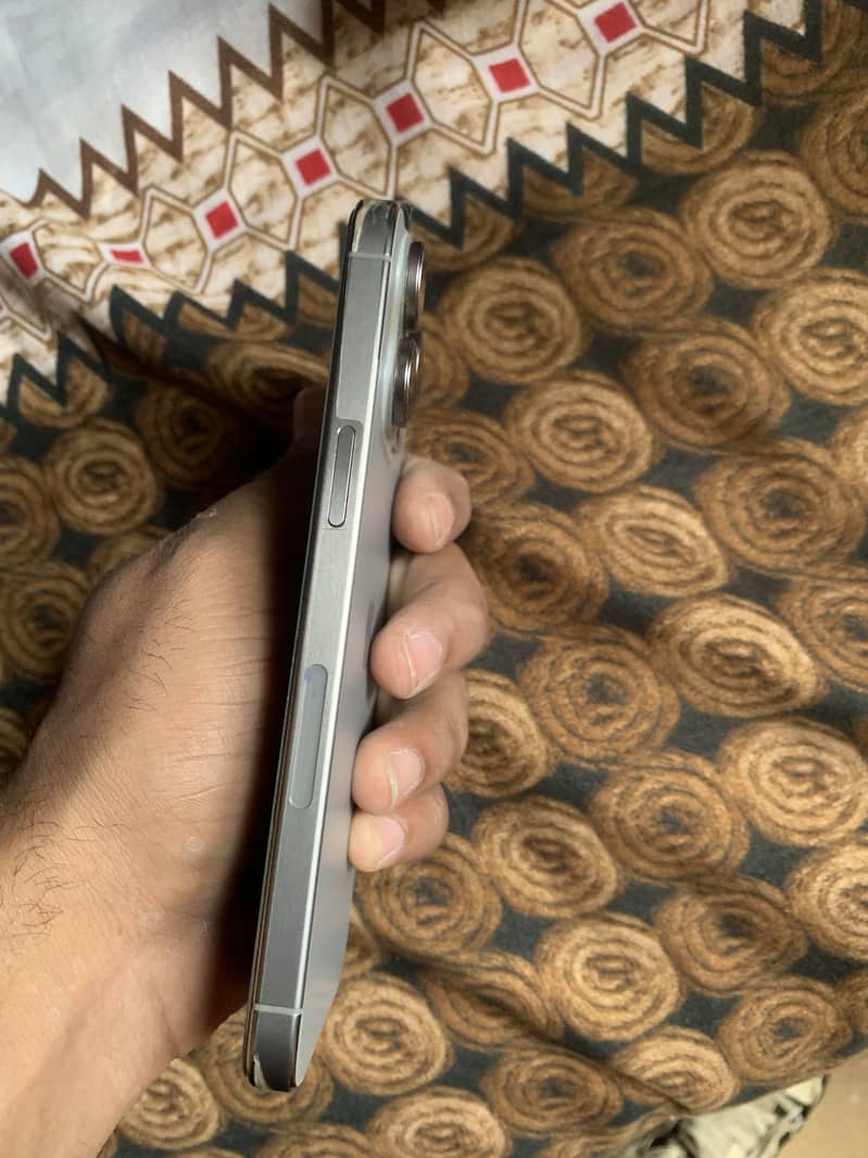 Apple iPhone 15 Pro Max 1