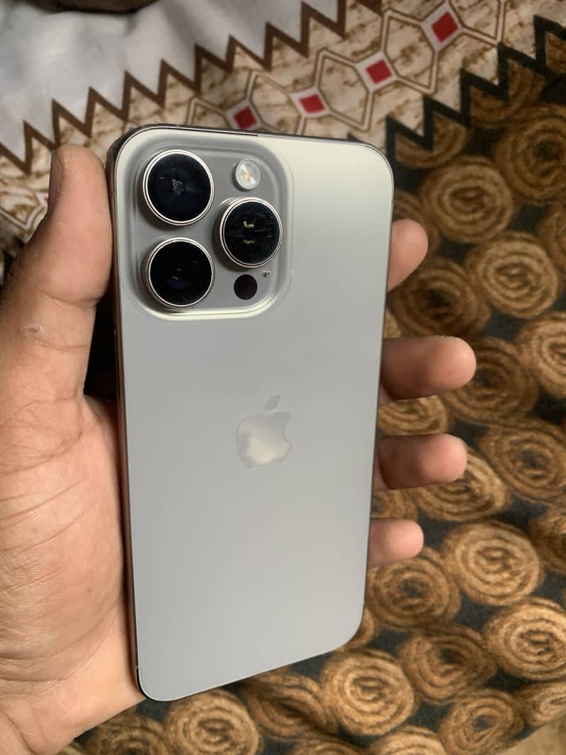 Apple iPhone 15 Pro Max 3