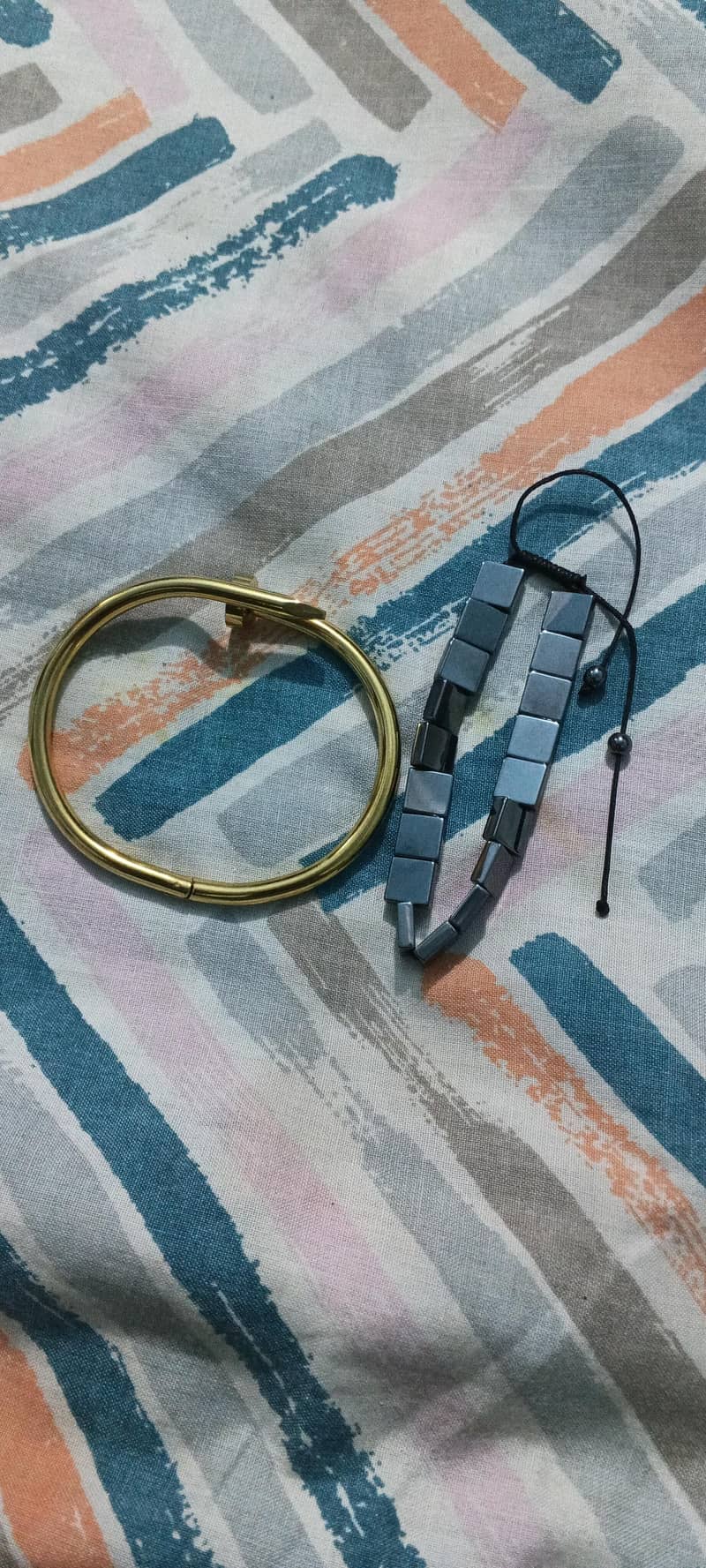 bracelet and bangle 0