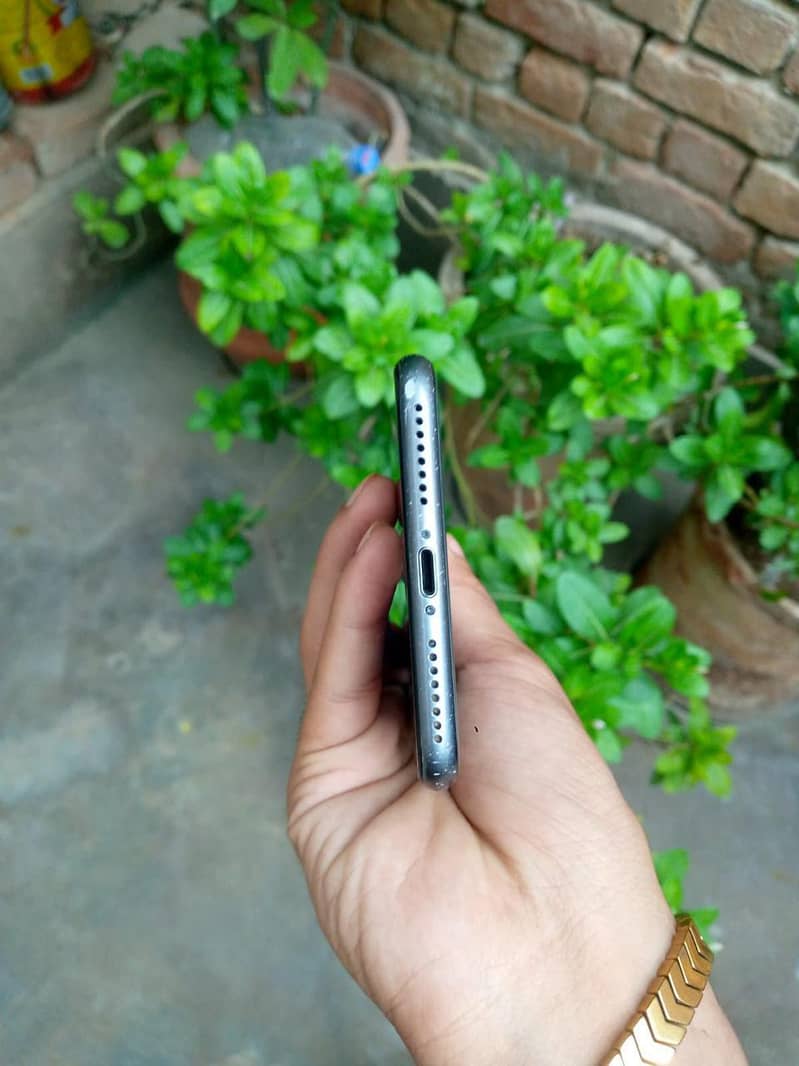 Apple iPhone 8 Plus 1